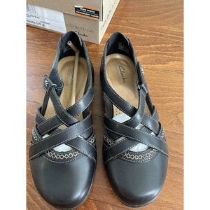 Clarks Black Sandals with Lattice Design